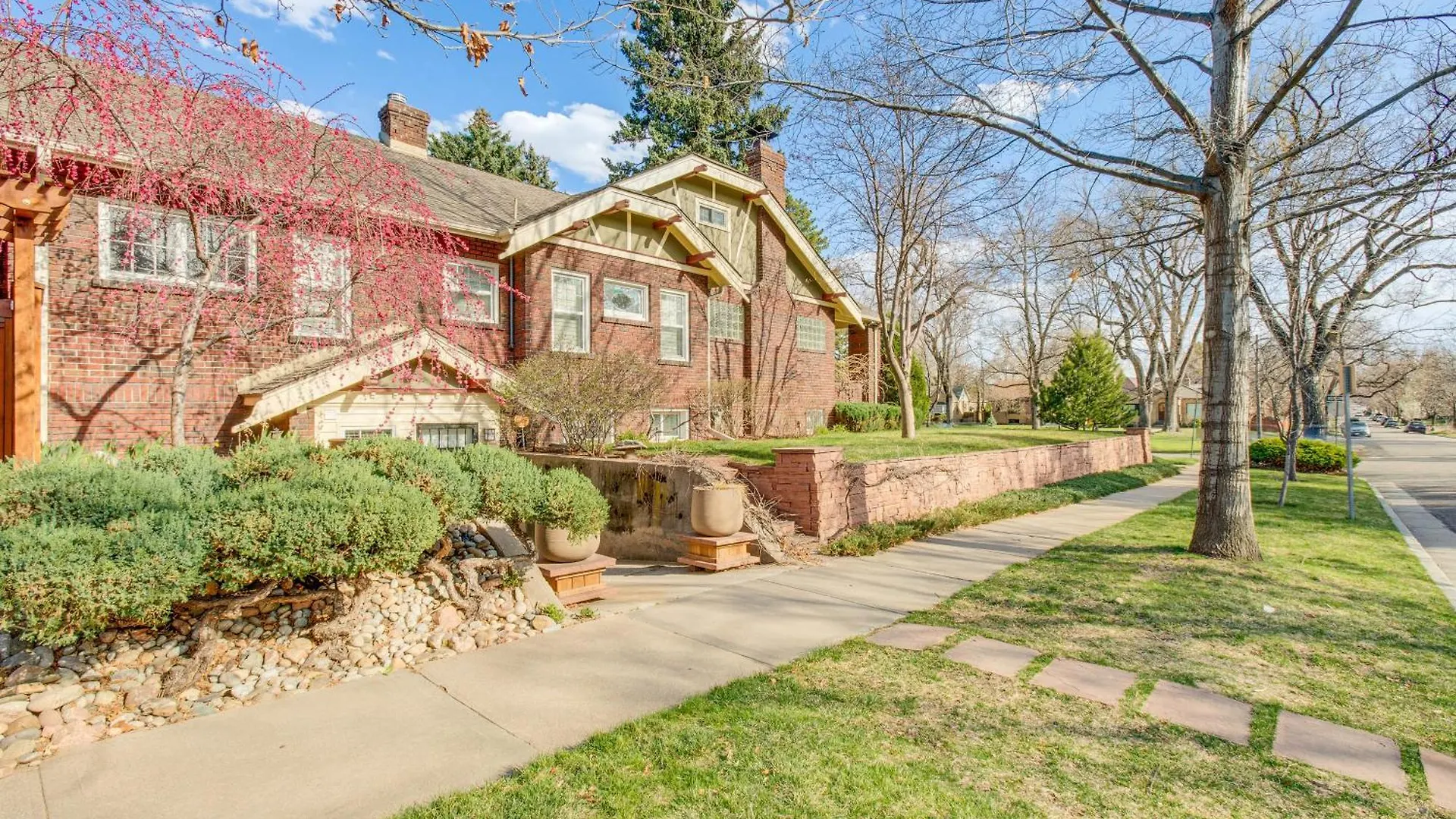 Pet-Friendly Denver Home About Half Mi To City Park! Holiday home